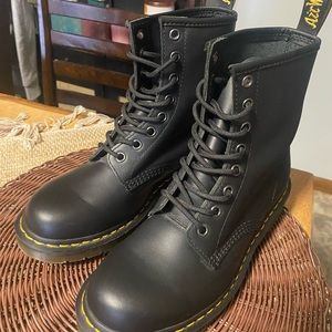 Women’s Dr.Martens Size 8